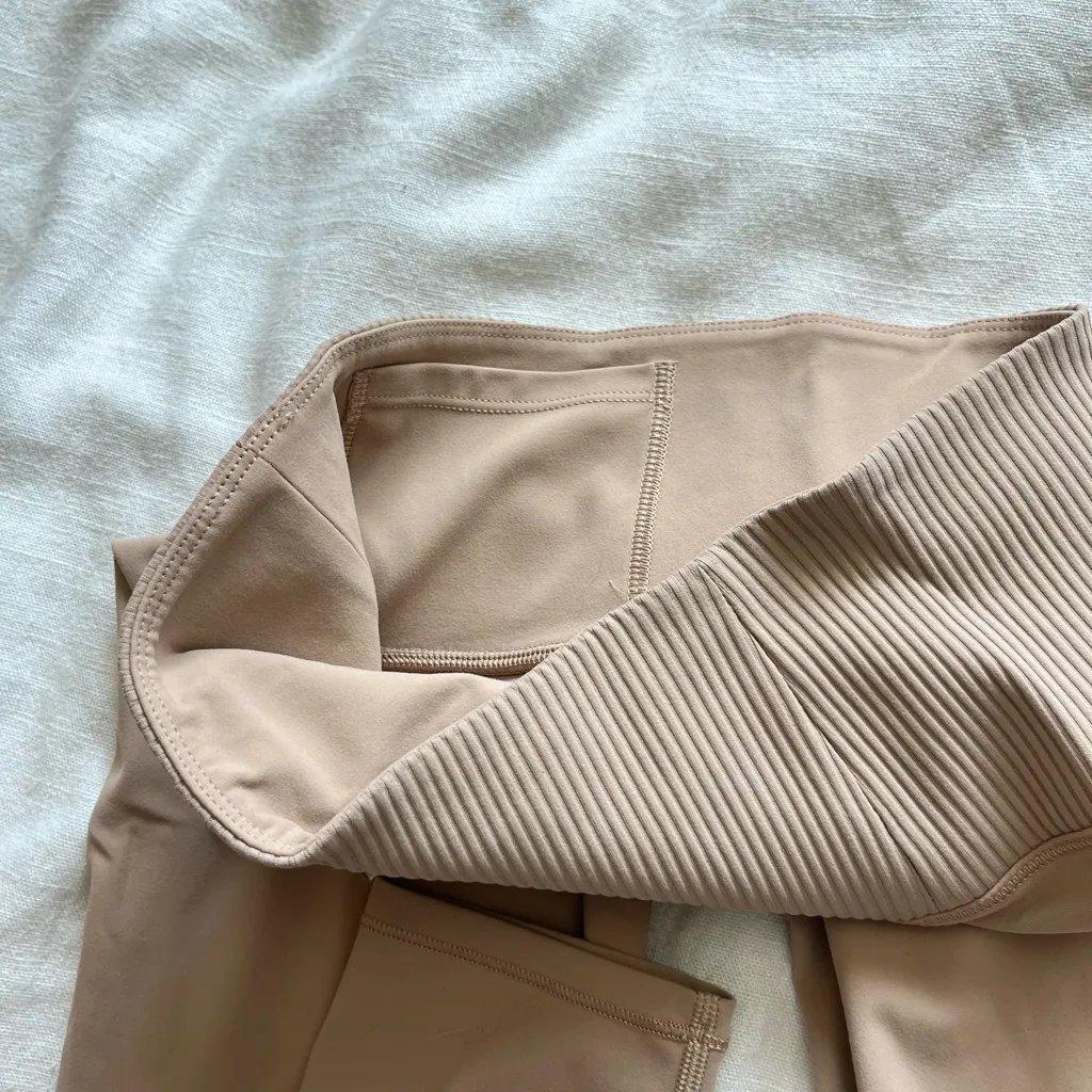 Vuori Ribbed Leggings - Image 5