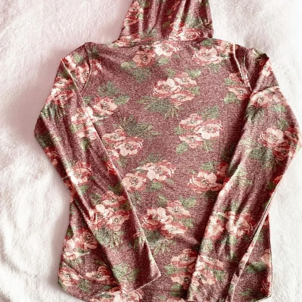 Aero Tshirt Hoodie - Image 2