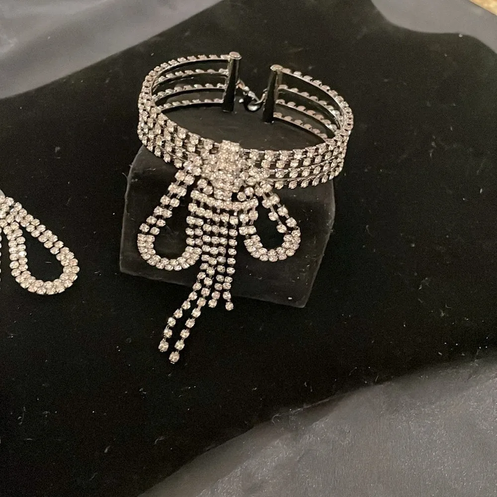 Rhinestone Bow Earrings and Bracelet matching Set Gray - Image 3