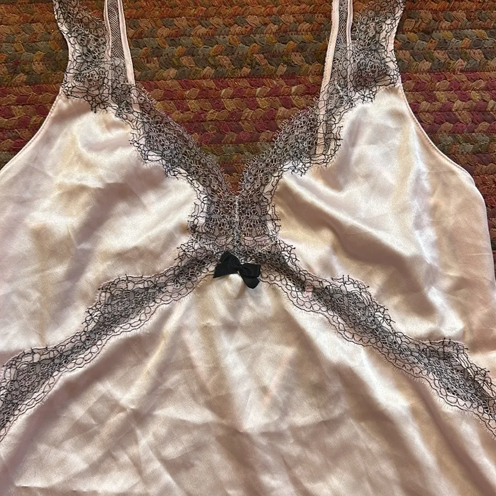 VICTORIAS SECRET SEXY LACE PINK CAMI - Image 3