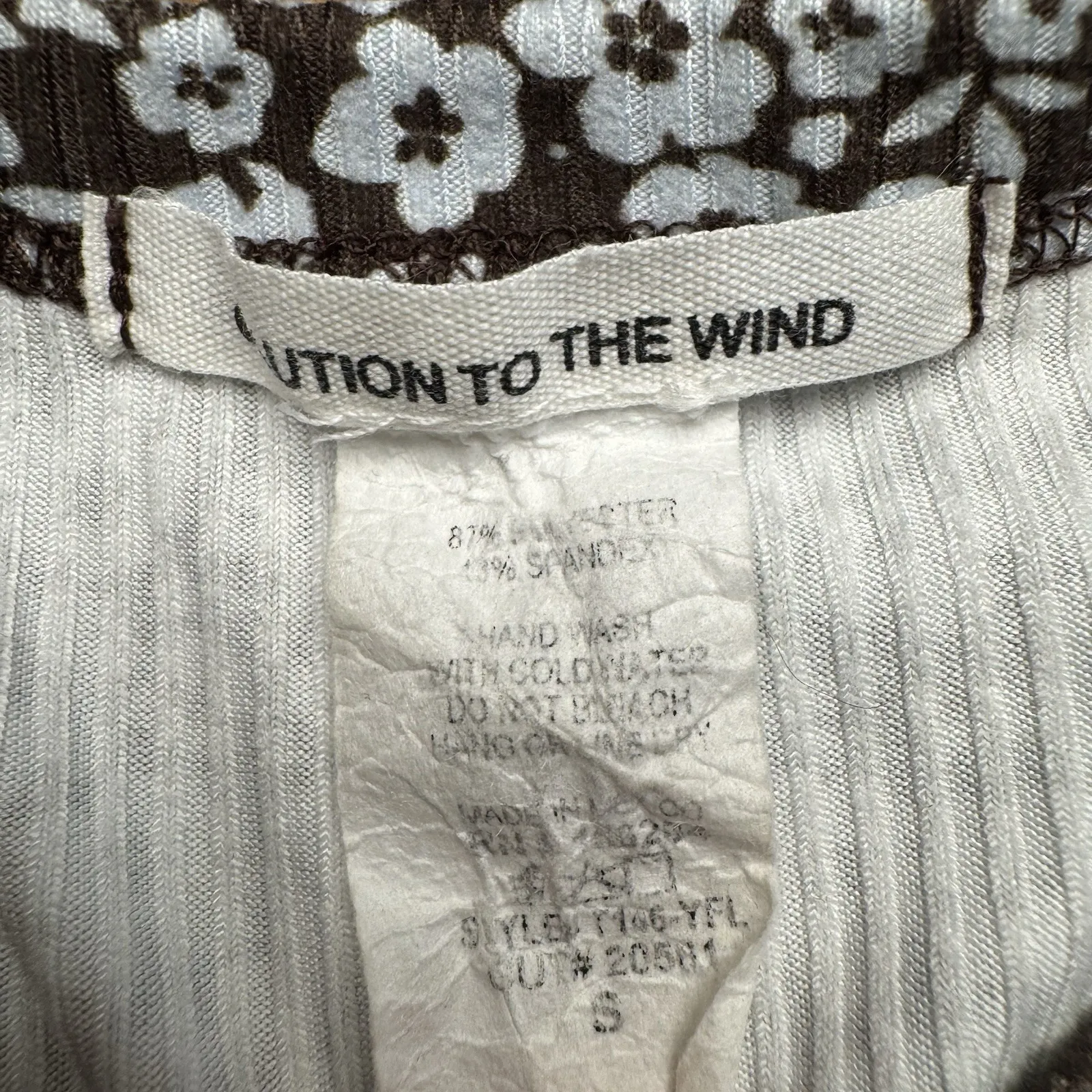 Caution to the Wind Ditsy Floral Trendy Cut Out Crop Sleeveless Tank - Size‎ S - Image 2