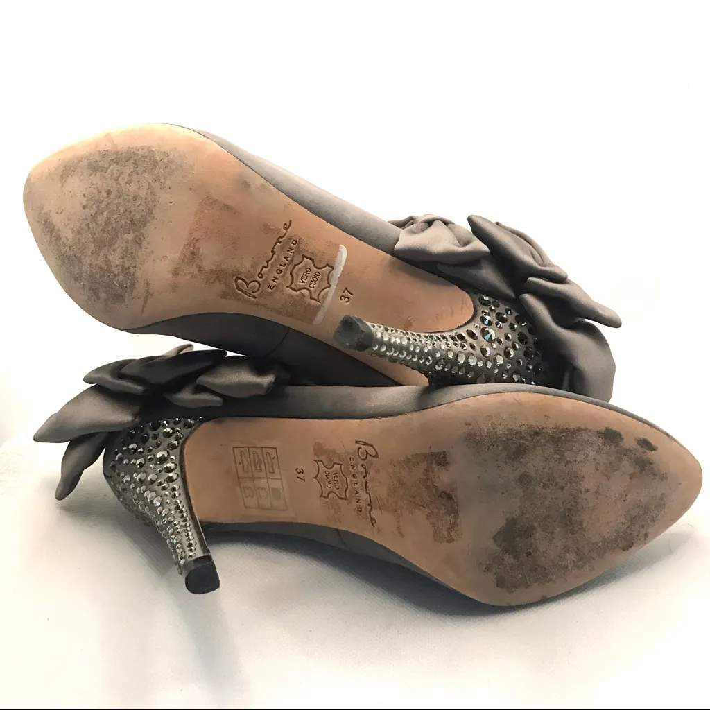 BOURNE ENGLAND GRAY SATIN BOW DETAIL SHOES WITH RHINESTONE HEELS (37) Size 6 - Image 11