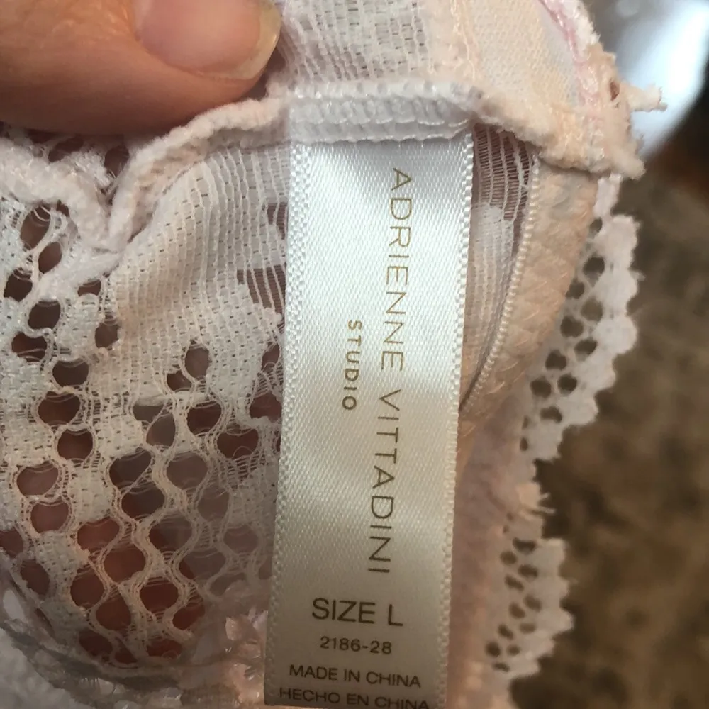 Adrienne Vittadini lace plunging v-neck adjustable strap bralette, size large - Image 5