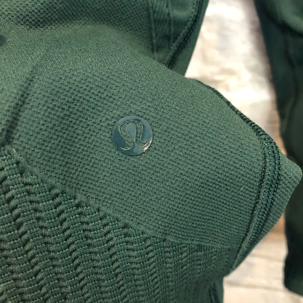 Lululemon 2/4 Forest Green Textured Ribbed HW Sculpt Knit Cropped Leggings - Image 8