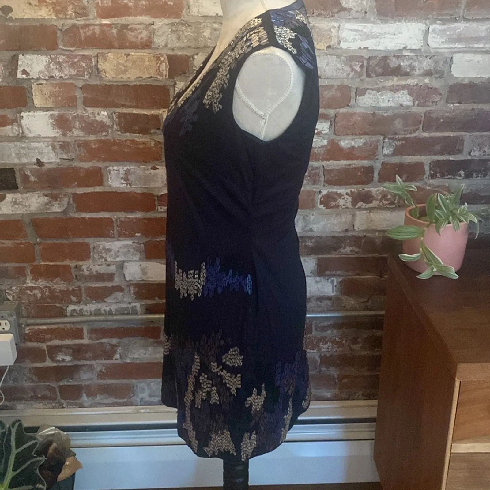 Vintage French Connection Black Beaded Fitted V Neck Short Dress Size 2 - Image 4