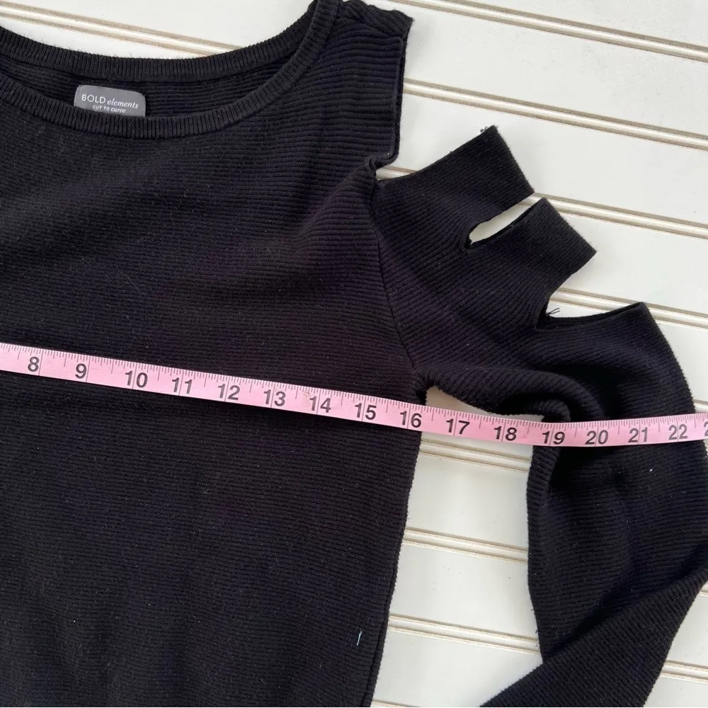 BOLD Elements cut out sleeves sweater top Size Medium - Image 9