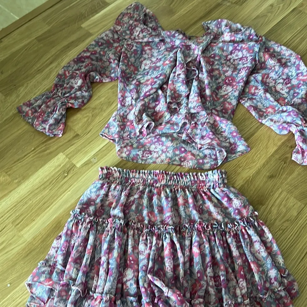 SET MISA LILYANNA TOP AND WILLA SKIRT IN PINK FLORAL - Image 5