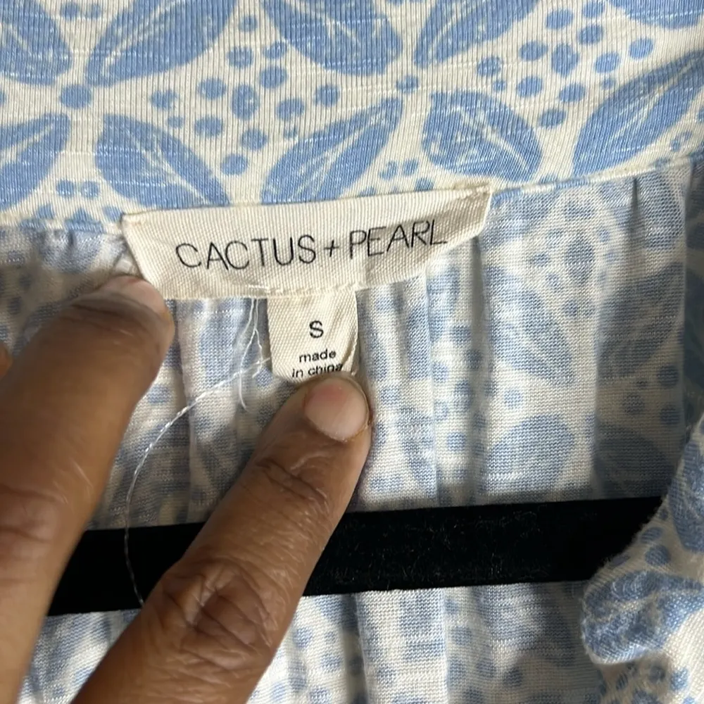 Cactus + Pearl Women’s Blue and White Floral V - Image 4