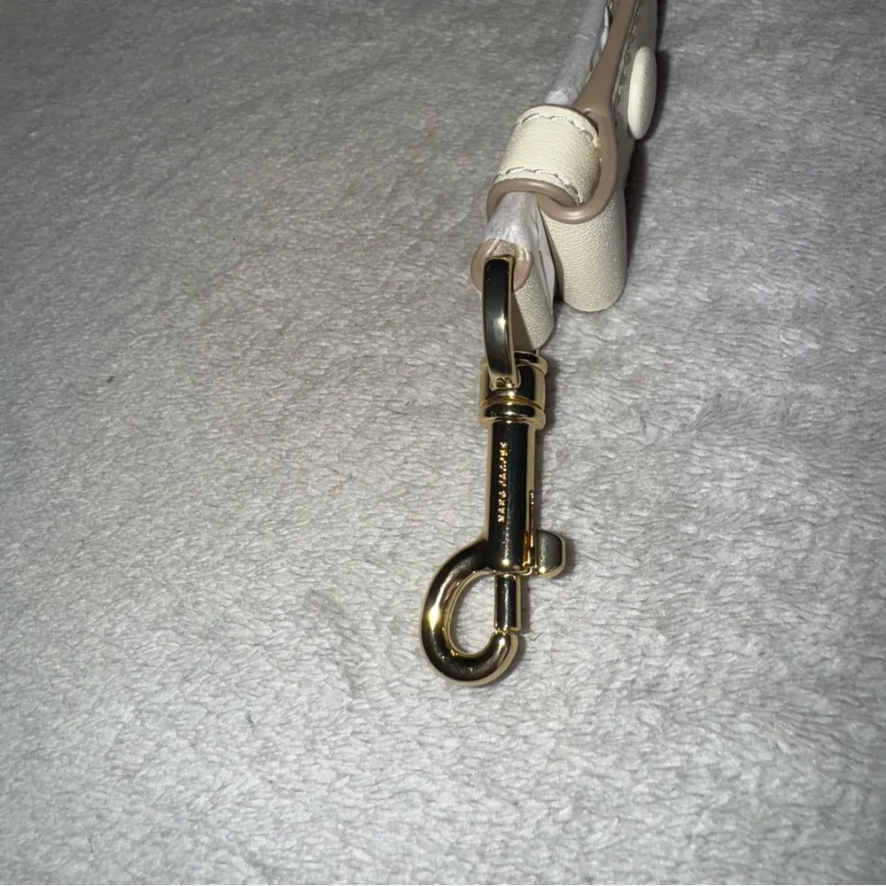 Marc Jacobs Shoulder strap from the Curve bag in cloud white in gold hardware - Image 2