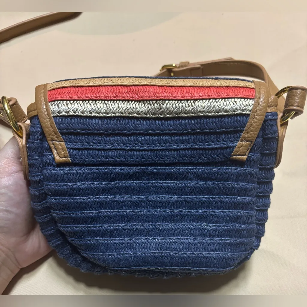Croft & Barrow Blue, Tan, Red Striped Woven Crossbody Bag Turnlock Adjustable - Image 10