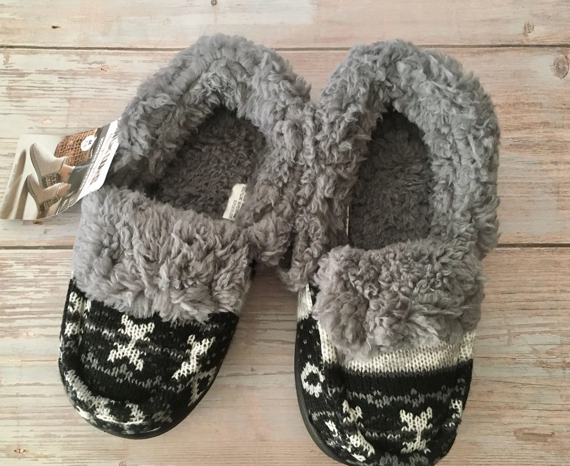 Muk Luks Slippers, Size 7/8 Black - Image 5