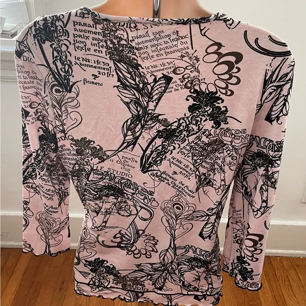 Armand Thiery Affinites French pink novelty newspaper boho blouse, size 2 art - Image 3