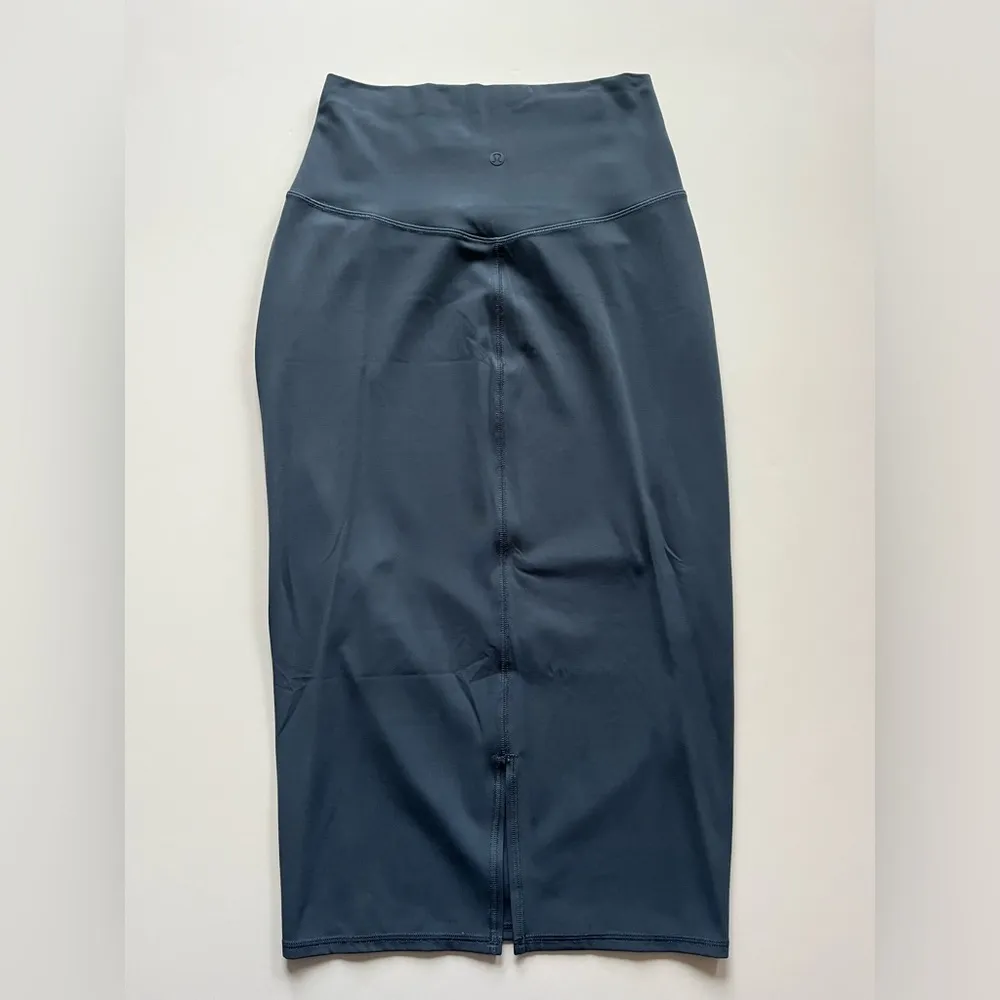lululemon athletica Nulu Slim-Fit HR Skirt Iron Blue-Size 6
NWT - Image 4