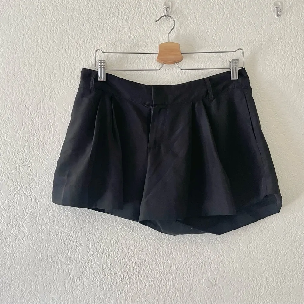 Parker Womens  Black Pleated Shorts - Image 3