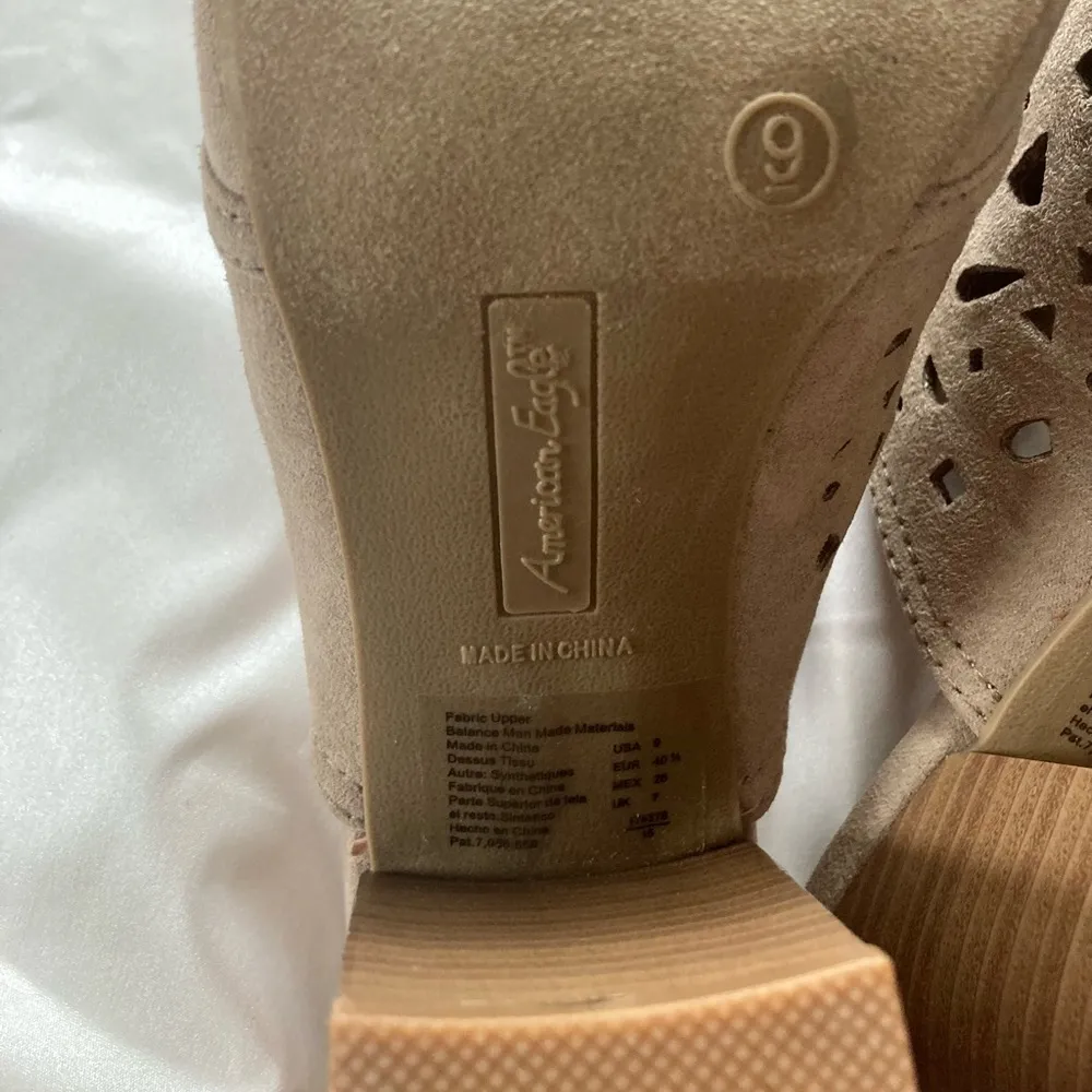 American Eagle | Tan Laser Cut heeled Mules sz 9 - Image 2