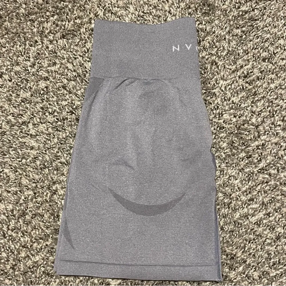 NVGTN  grey contour shorts - Image 2