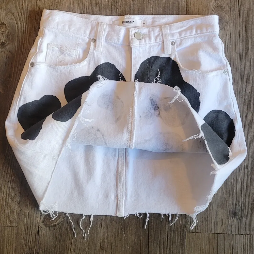 Hudson White Black Animal Print Raw Hem Denim Skirt 25 - Image 5