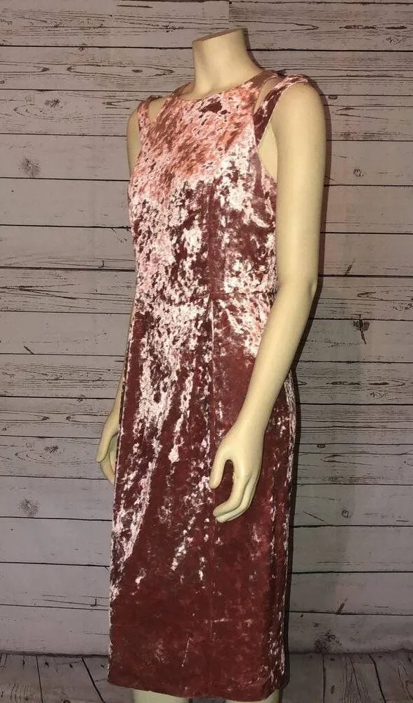Maggy London crushed velvet dress in frosted pink with shoulder cut out size 10 - Image 5