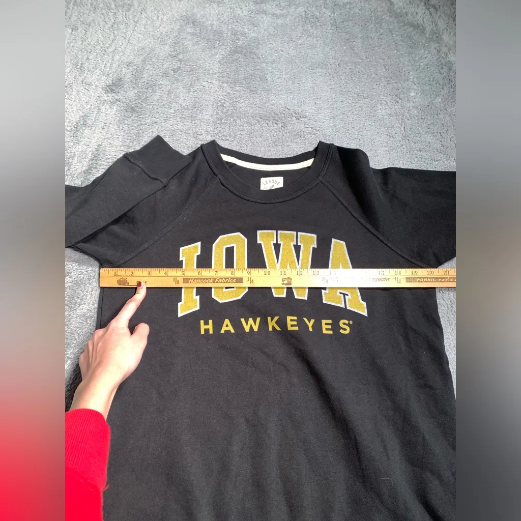 League Iowa Hawkeyes sweatshirt medium Black - Image 8