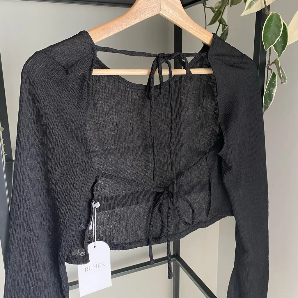 NWT RUMER Tucker Long Sleeve Crop Top Black Size M - Image 5