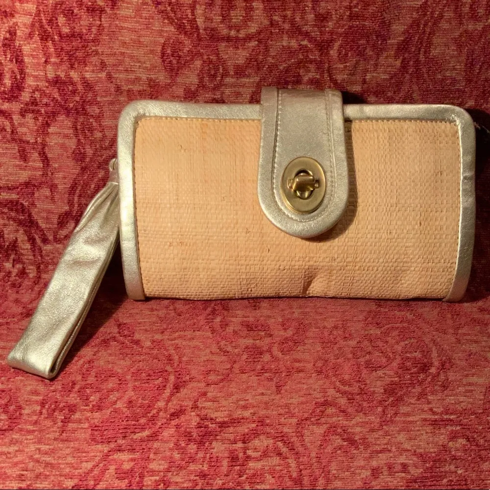Nice Silver straw Coach clutch wristlet handbag 🌻 - Image 2