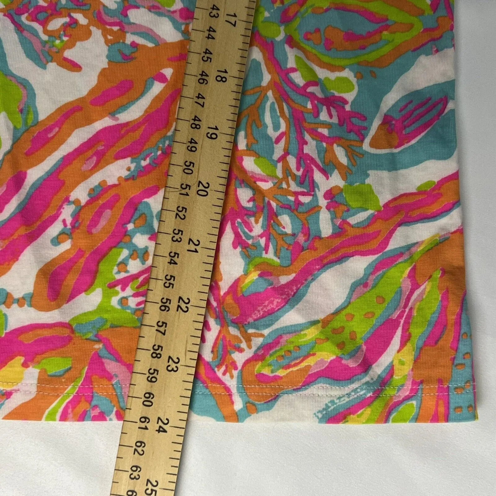 Lilly Pulitzer Vibrant Fish & Coral Design Stretchy V‎ Neck Shirt Size XS - Image 8