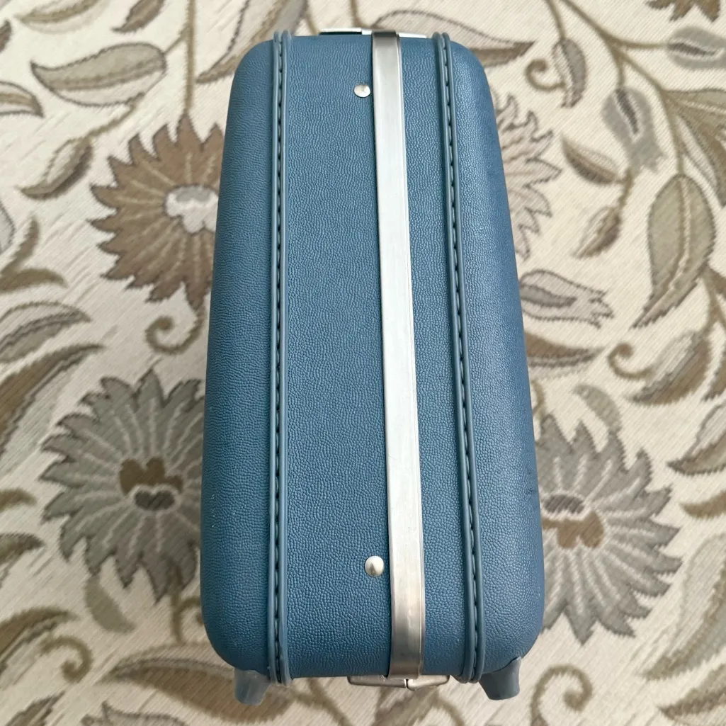 Vintage American Tourister Suitcase Overnight Luggage Blue Hard Shell Tri - Image 6