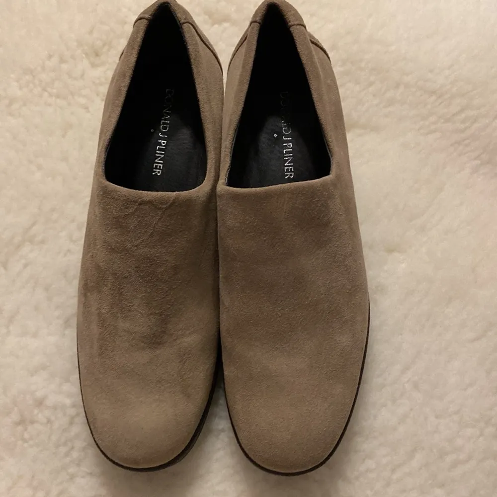 Donald J Pliner Women Shoes size 8N wedges 3” excellent condition - Image 11