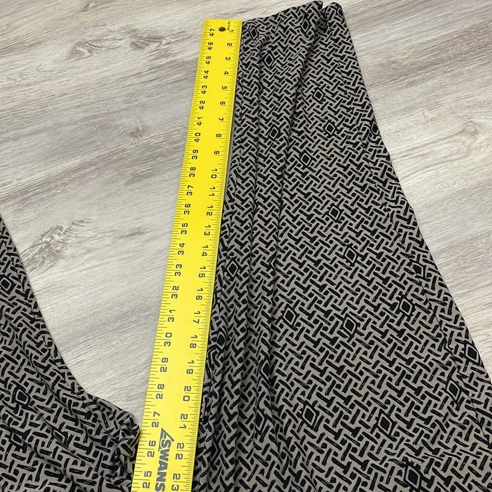 Gray with Black Print Soft Elastic Waist Pull on Cropped Pants Size XL - Image 10