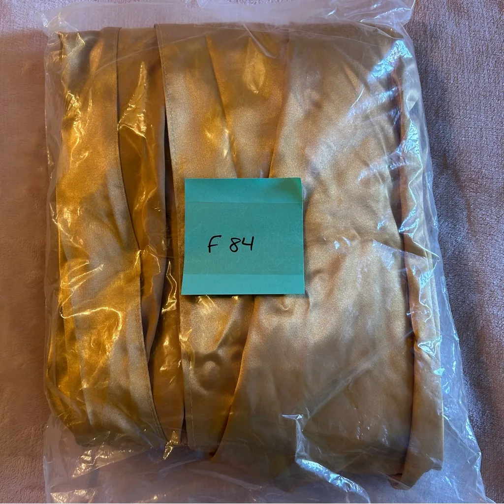 NWOT gold satin one shoulder prom dress with bow on shoulder back slit size 8 - Image 10