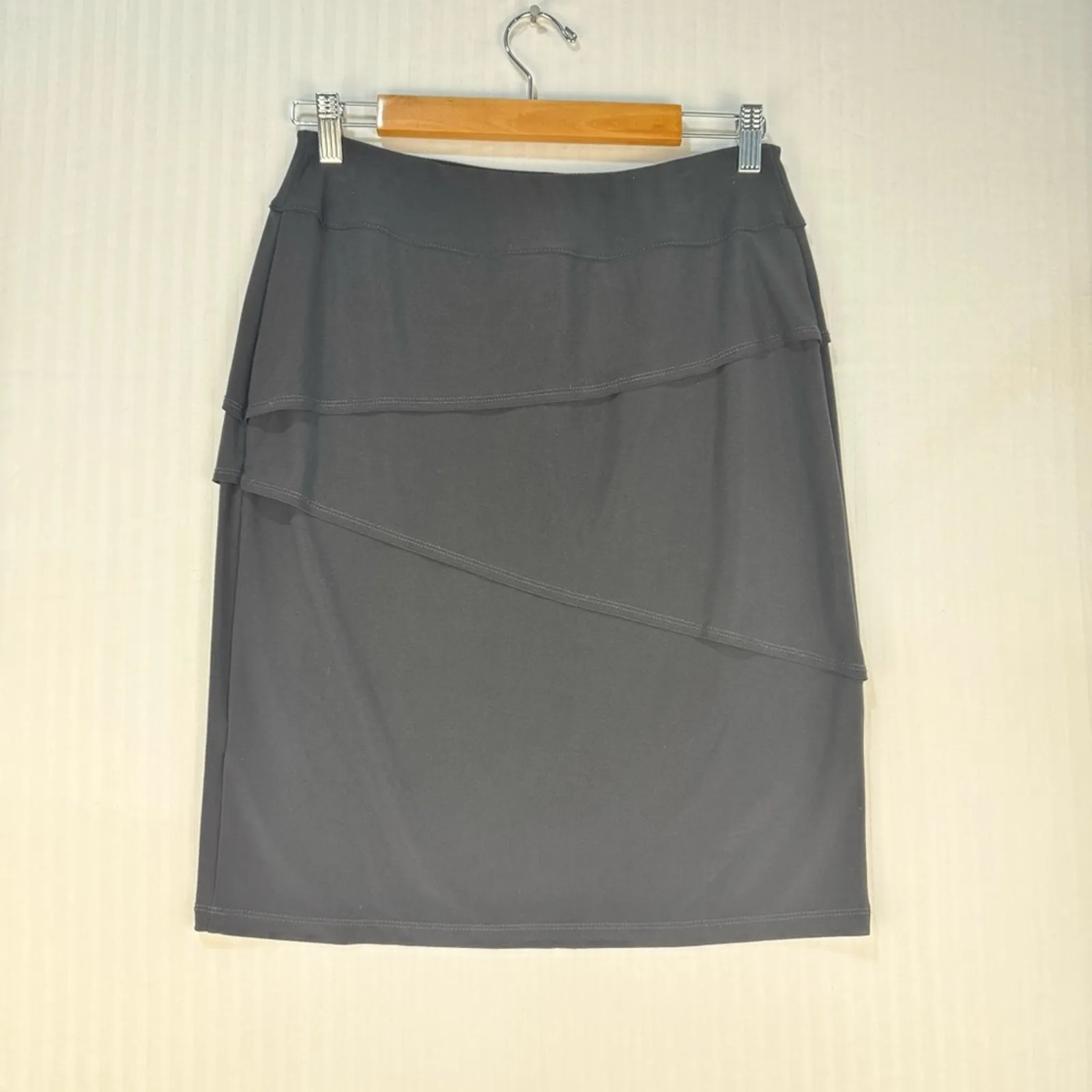Joseph Ribkoff Asymmetrical Tiered Solid Black Knee Skirt Size 10 Elastic Waist - Image 4