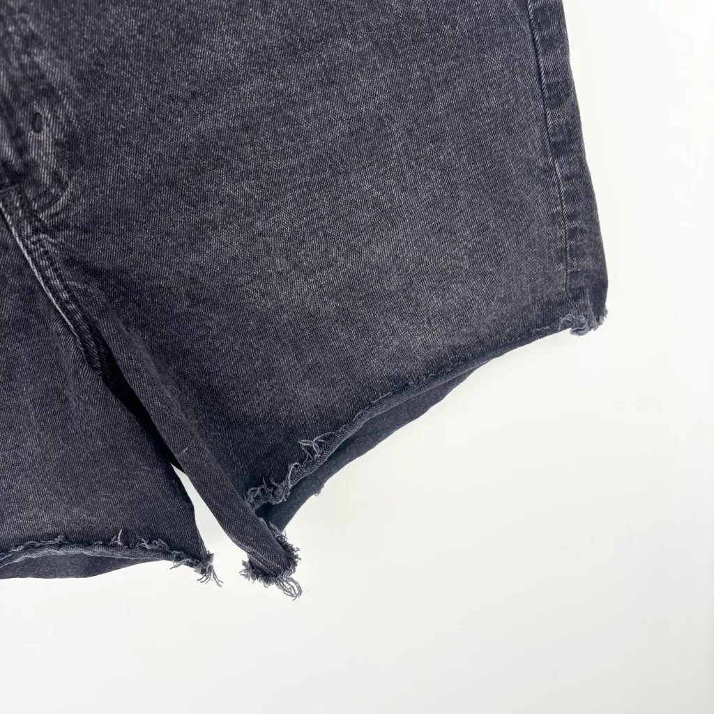 Abercrombie & Fitch The 7” Dad Short High Rise
Size 33 Black - Image 4