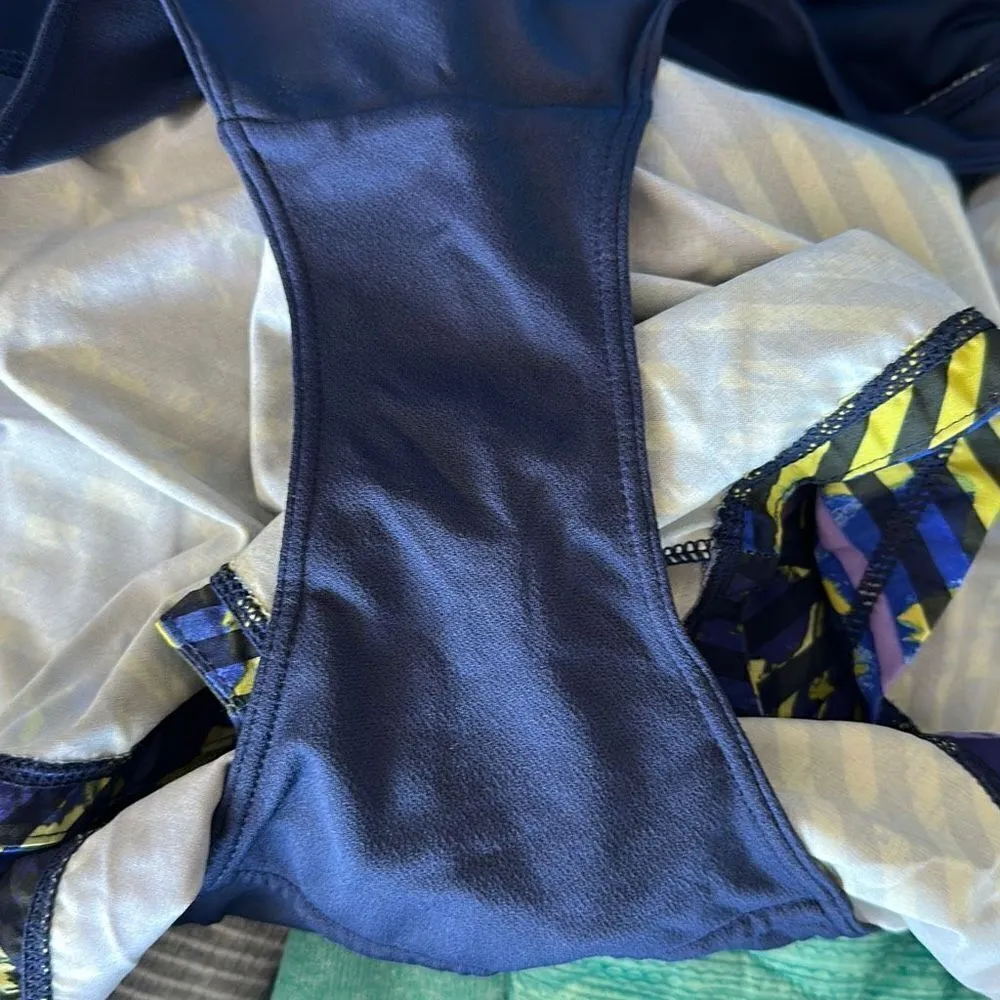 Athleta Pulse Printed Running Shorts Size Small - Image 9