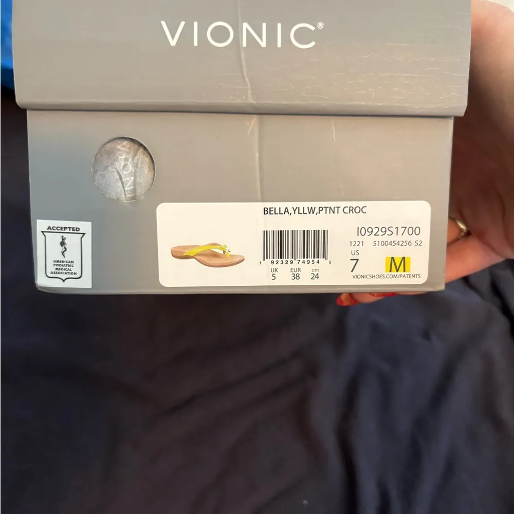 Vionic Bella Yellow Patent croc leather sandals NWT flip flops - Image 3