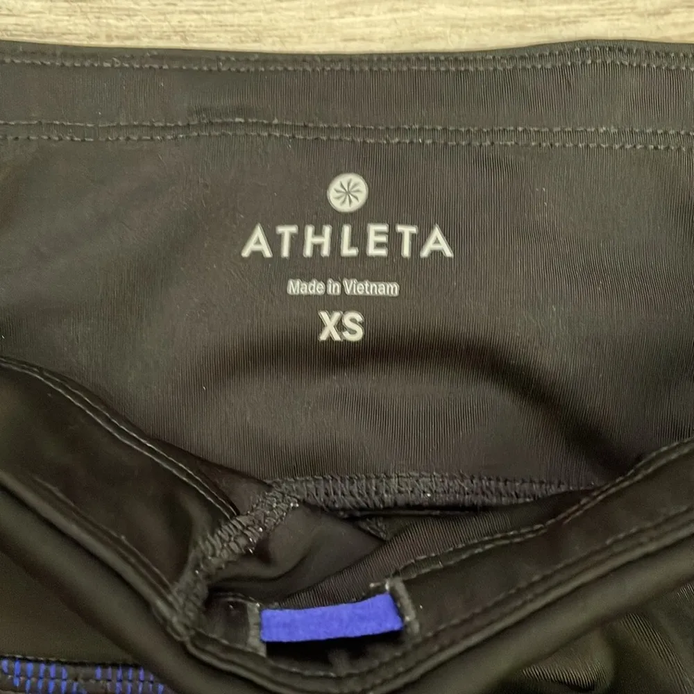 Black with Red, White & Blue Stripes Cropped Leggings Size XS - Image 8