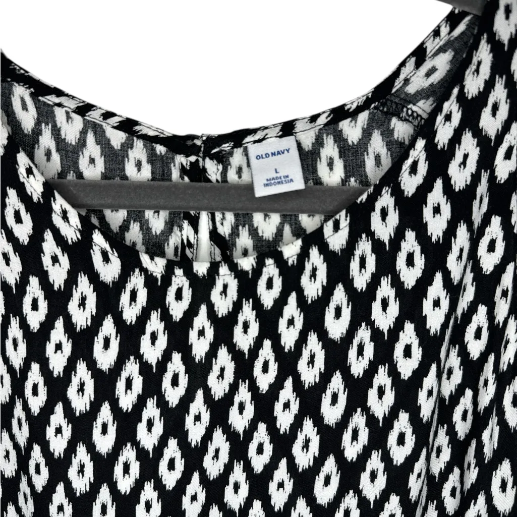 Old Navy Sleeveless High Neck Geometric Tank Top - Image 3