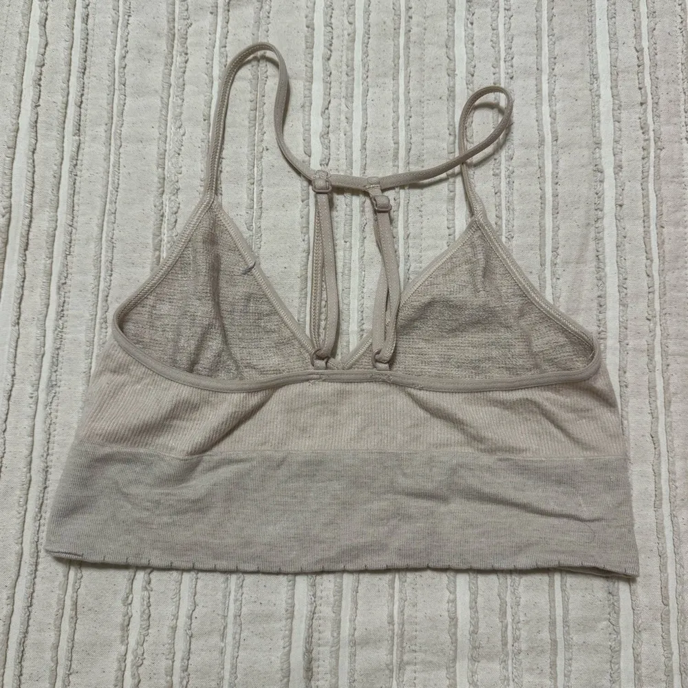 A by Anthropologie Jennie Seamless T Back Bralette Gray Size undefined - Image 4