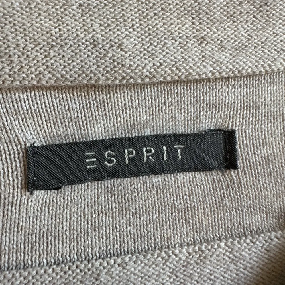 ESPRIT long sleeve v neck sweater size large (estimated) - Image 2