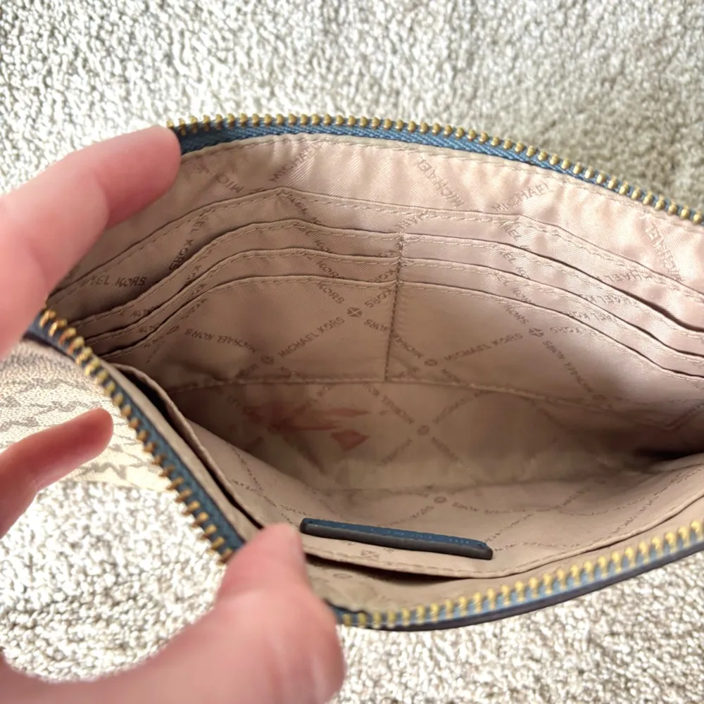 Michael Kors Classic Wristlet Wallet Card Holder Brown Tan MK Print Logo Luxury - Image 8