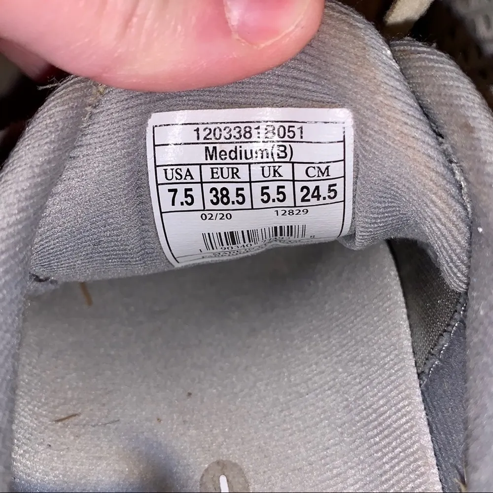 ghost Grey woman’s 7.5 running shoes - Image 9