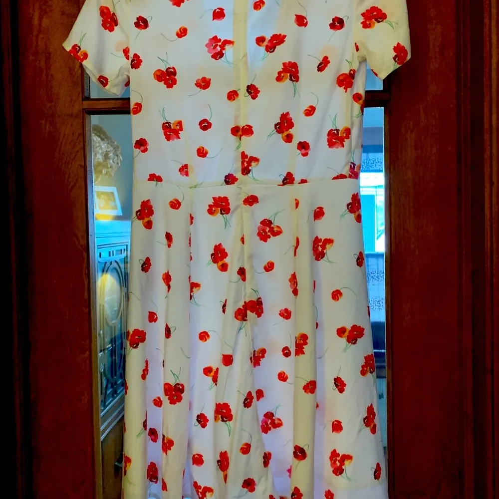 Gap white and red floral dress. Size 2 - Image 2