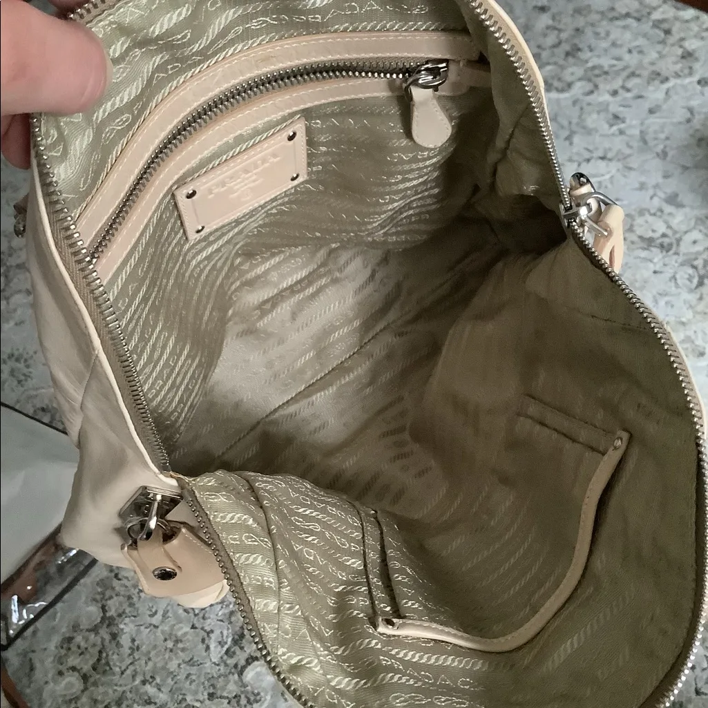 NICE 🧡LOVELY❤️PRADA💛 leather bag - Image 15