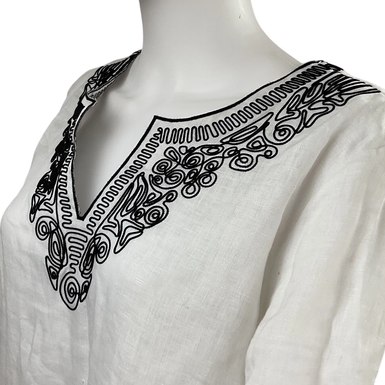 Peter Nygard  White Linen Embroidered Tunic - Image 5