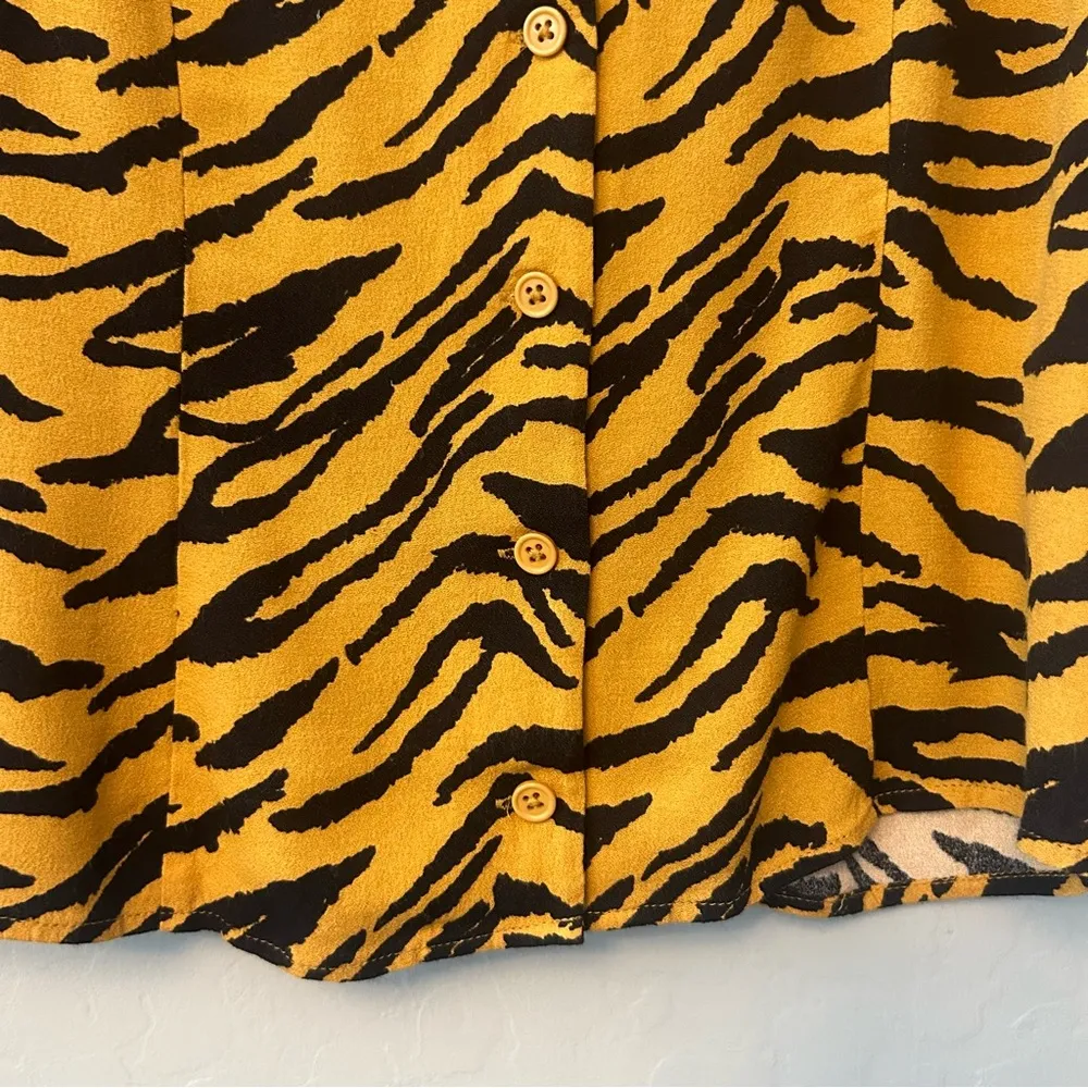 Reformation Notta tiger tigress print crepe button front blouse size small - Image 6