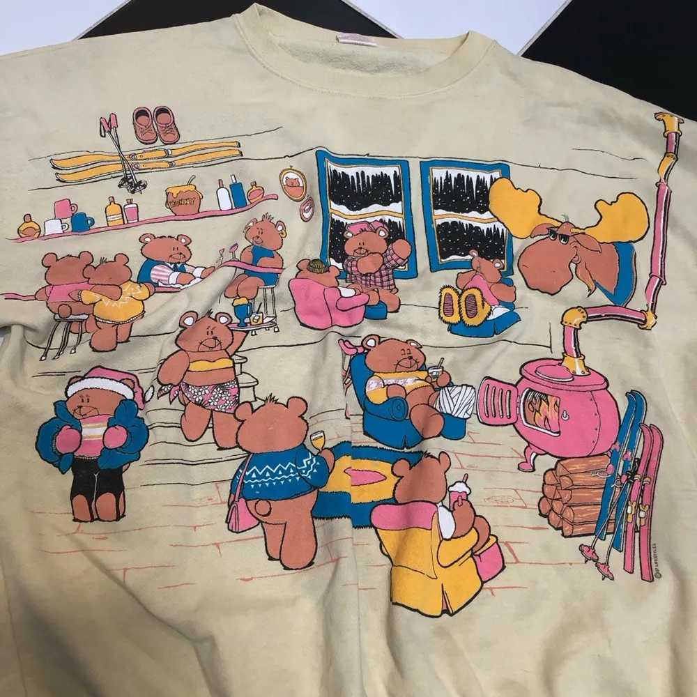 Vintage Lifestyles Teddy Bear Ski Sweatshirt Novelty Graphic Yellow Pastel sz L Multiple Size L - Image 2