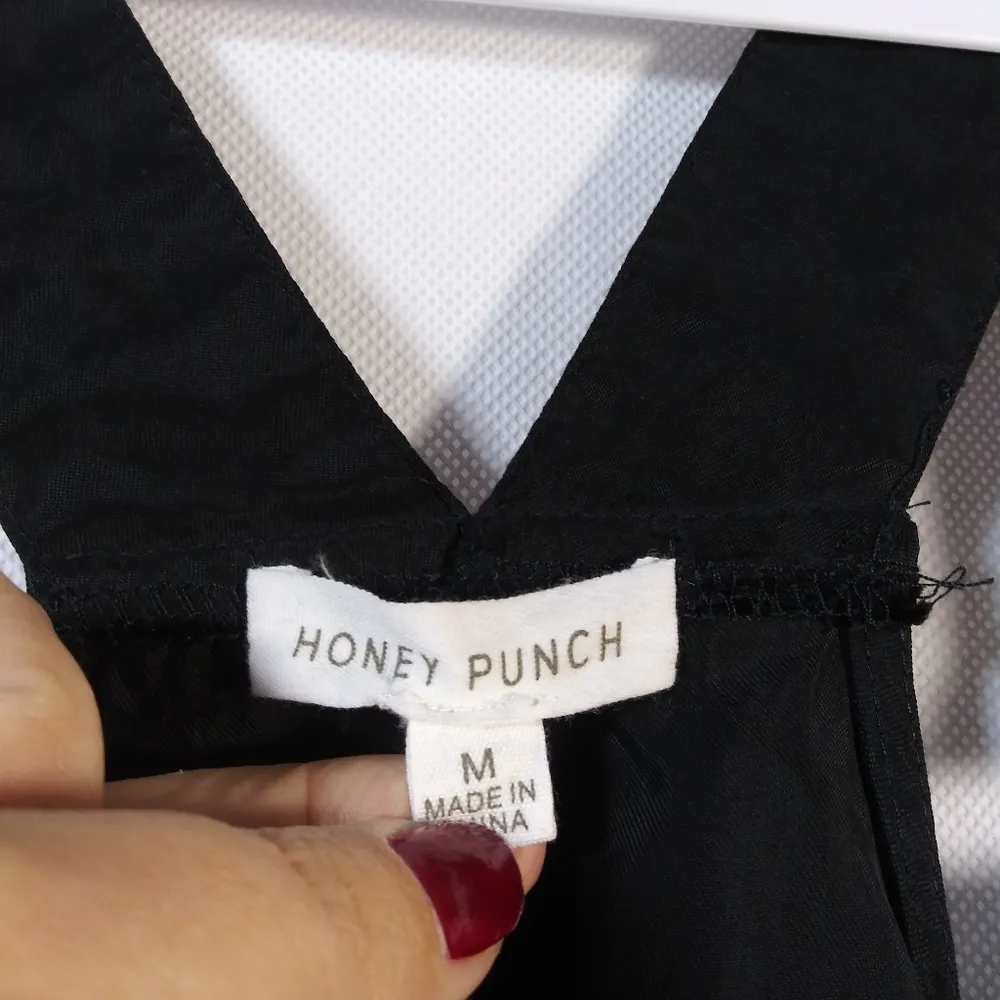 Honey Punch Black Romper Shortalls Pockets Size M - Image 7