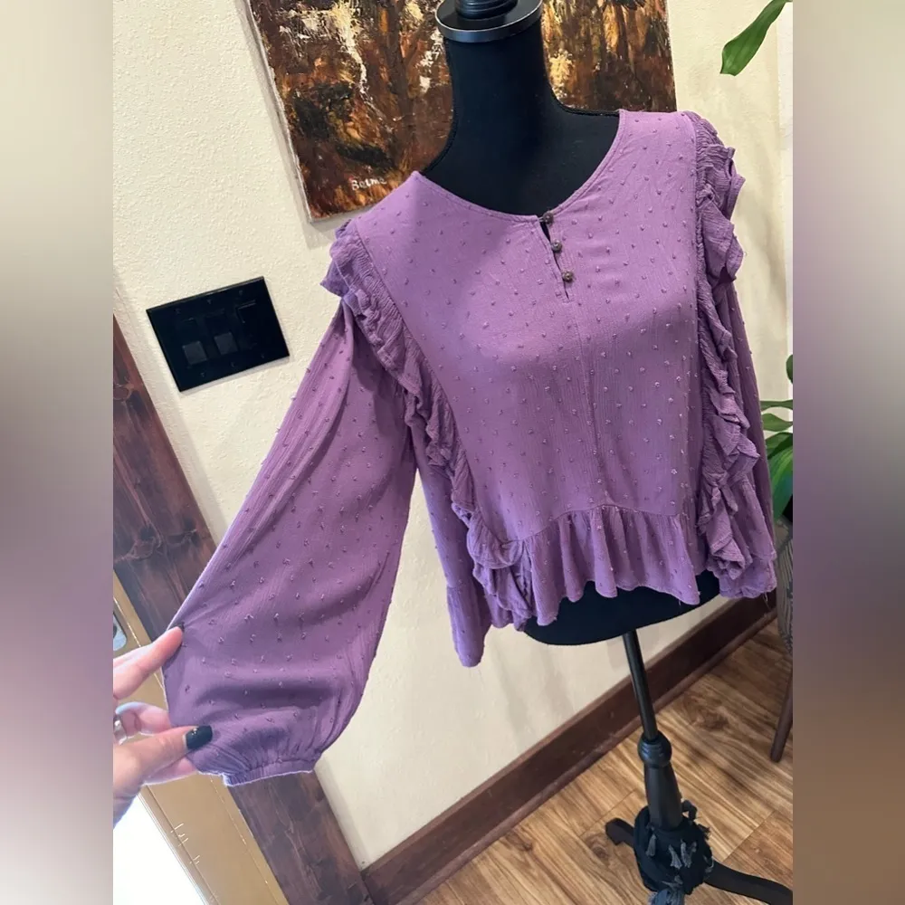 EUC EASEL Los Angeles Swiss dots fabric w waterfall ruffles & ballon sleeve - Image 5