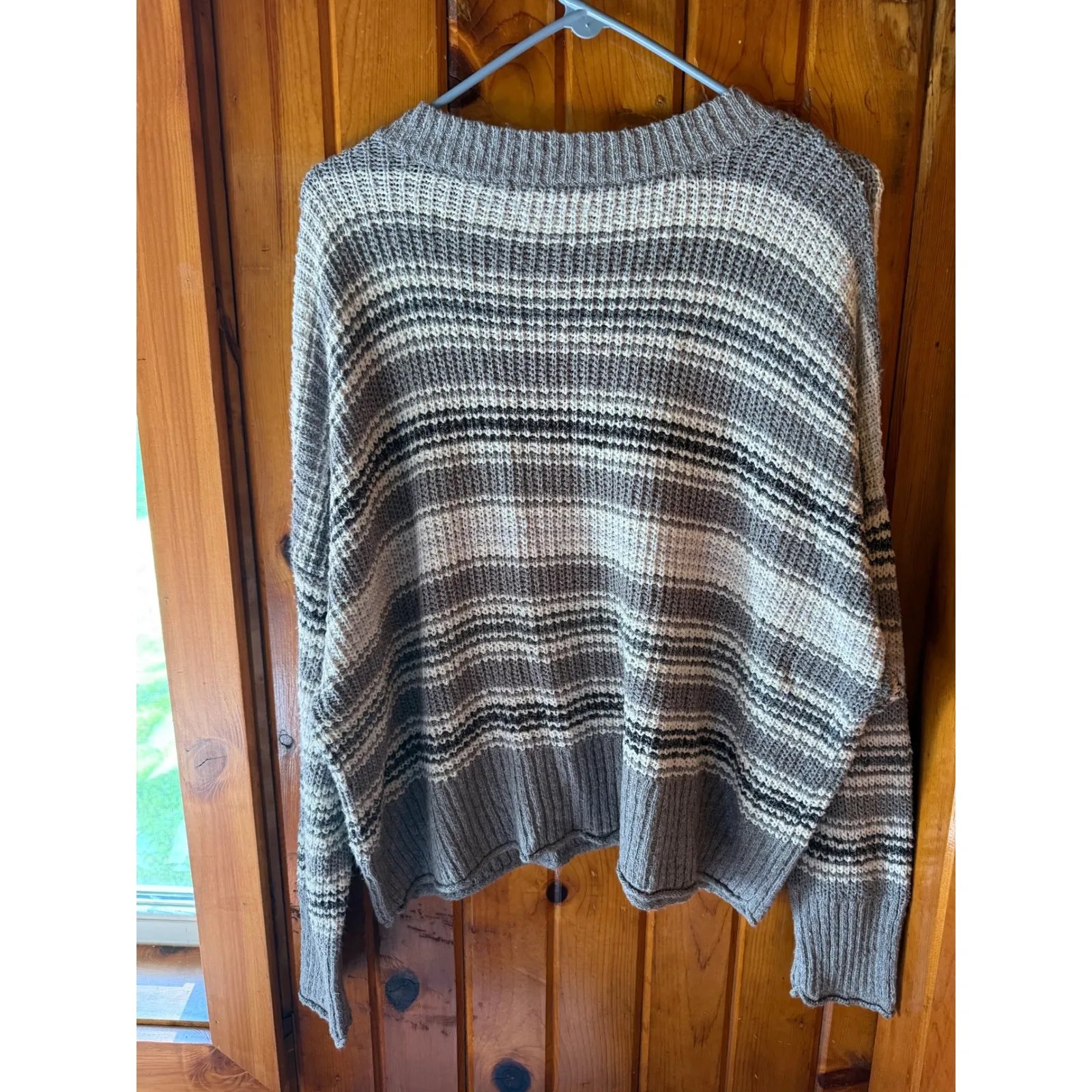 American Eagle Womens Striped V - Image 2