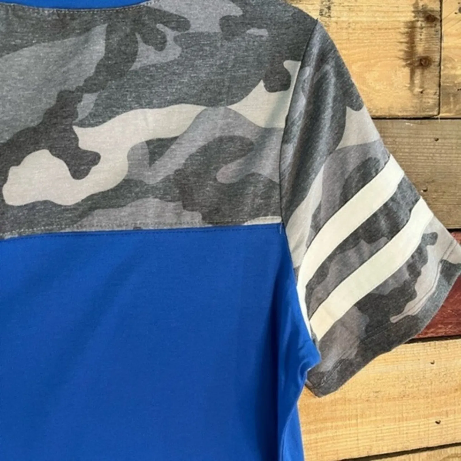 Sunshine & Rodeos Blue Camo Top Size Small‎ - Image 8