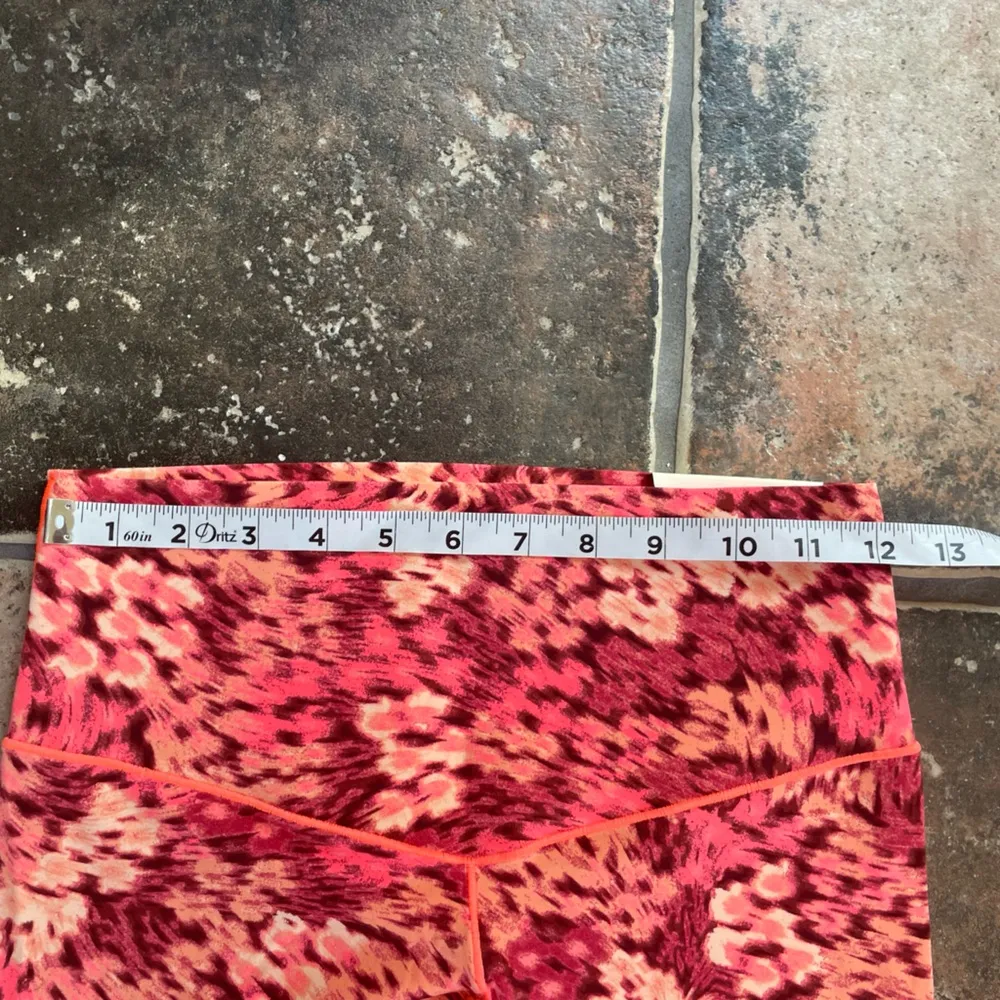 NWT  Offline Womens Pink Real Me Xtra 7/8 Leggings Size Medium - Image 3